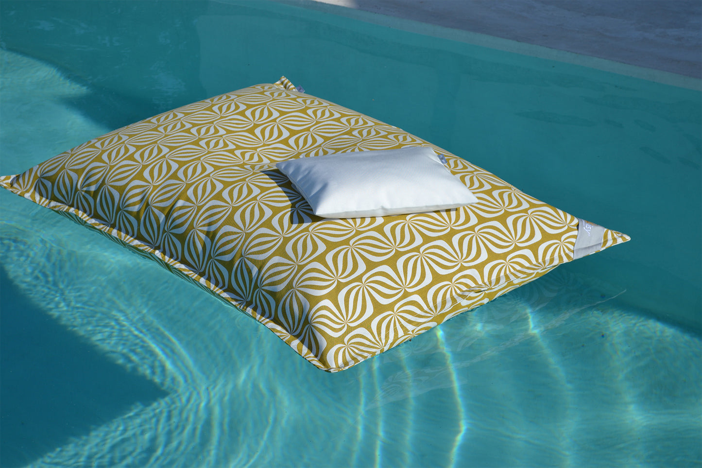 Pool beanbag Goldfalter