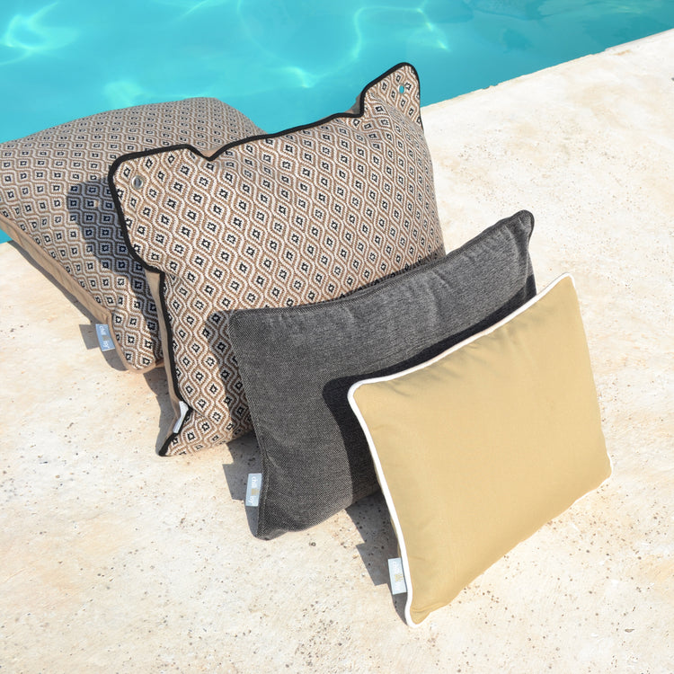 Outdoor Kissen in Naturfarben für Garten, Terrasse und Yacht