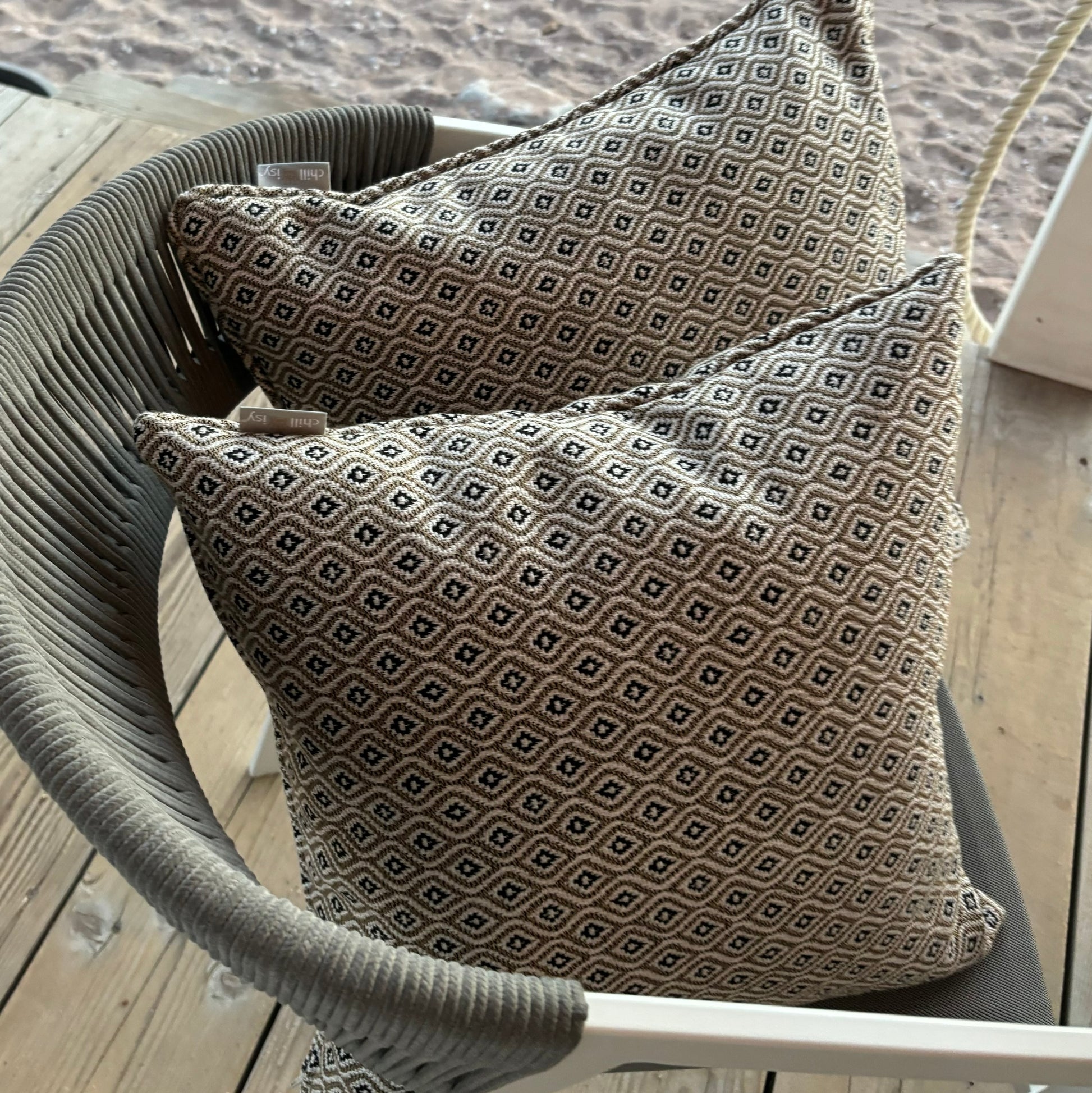Kissen Sunbrella Komo von chillisy in Naturtönen mit Boho Style Muster in verschiedenen Größen erhältlich. 