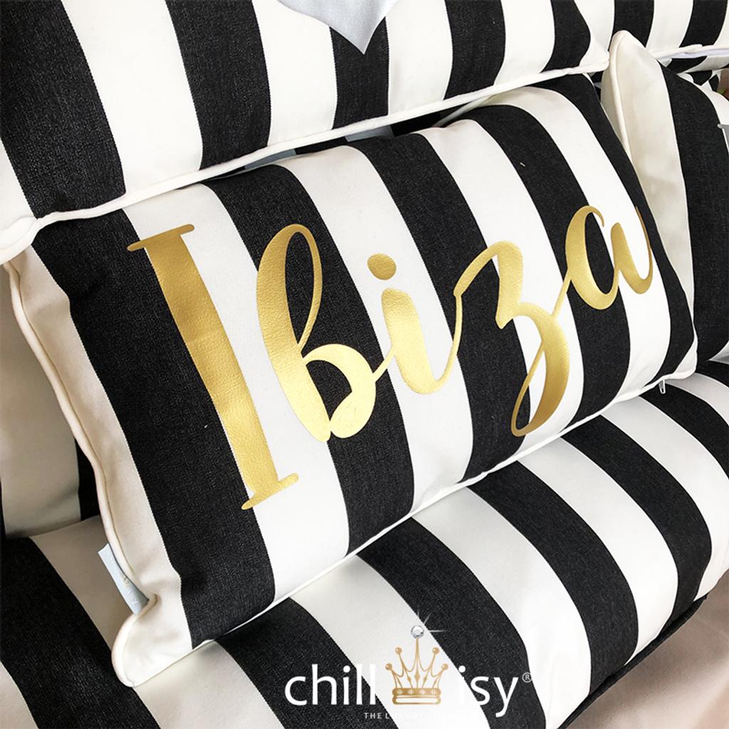 Ibiza Kissen Schwarz Weiß gestreift mit goldenem Aufdruck für Outdoor und Indoor, hergestellt von chillisy in Deutschland.