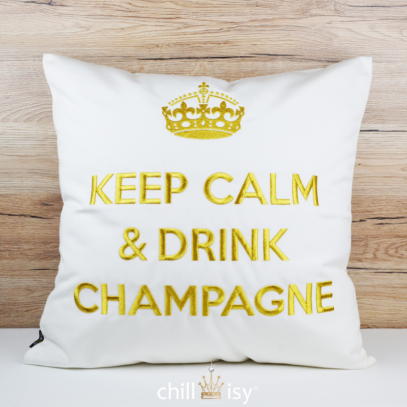 Weißes Gartenkissen mit goldeber Krone und KEEP CALM & DRINK CHAMPAGNE bestickt für Balkon, Garten und Poolhaus