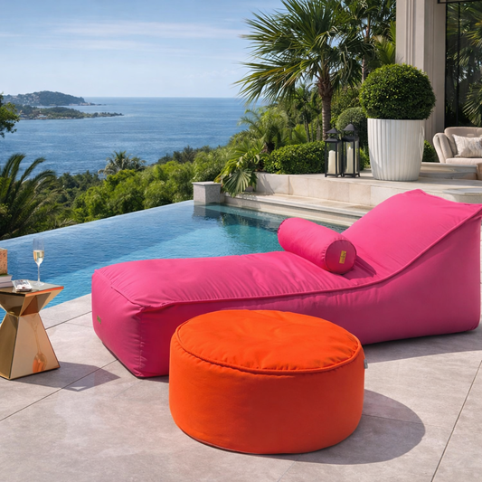 Pinkes Daybed Sonnenliege mit Nackenrolle und oragenen Pouf aus der Kollektion CHILL EASY LOUNGE von chillisy