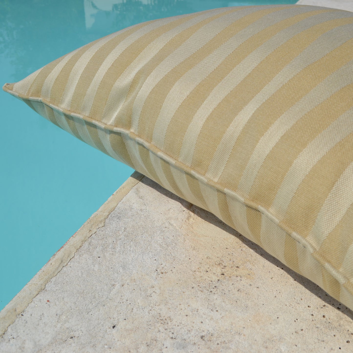 Cushion Waves Beige Sand