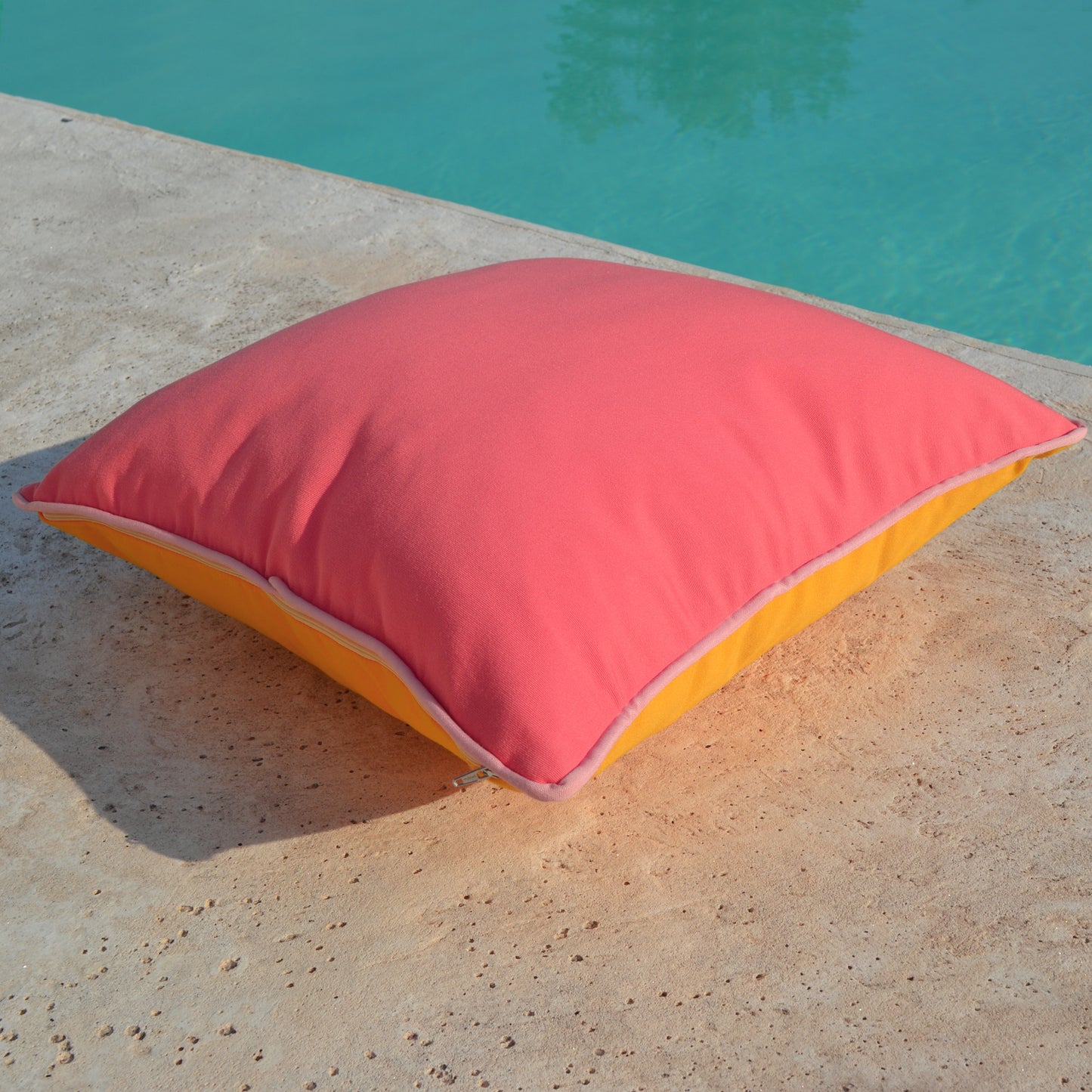 Happy Cushions Kissen in der Farbkombination Gelb, Rosa und Pink Grapefruit. Gartenkissen hergestellt in Deutschland von chillisy.