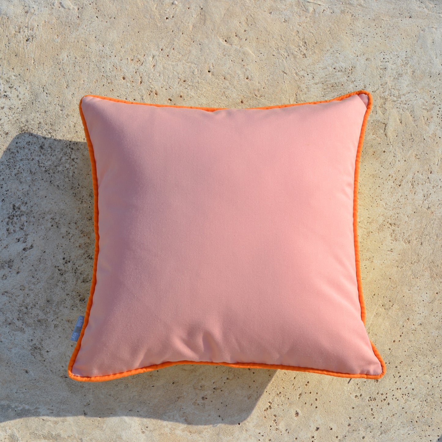 Kissen cushion "Happy Cushions", Farbe: rosa, mandarinen orange, limonen gelb. Verwendung: Indoor, Outdoor, Yacht. hergestellt in Deutschland. Marke: chillisy.

Cushion "Happy Cushions", color: pink, tangerine orange, lime yellow. Usage: Indoor, Outdoor, Yacht. Made in Germany. Brand: chillisy.