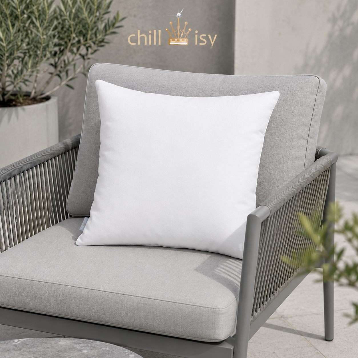 Weißes Outdoor Kissen von chillisy® – wetterfestes Premium Gartenkissen aus hochwertigem Outdoor-Stoff, UV-beständig, wasserabweisend und Made in Germany.