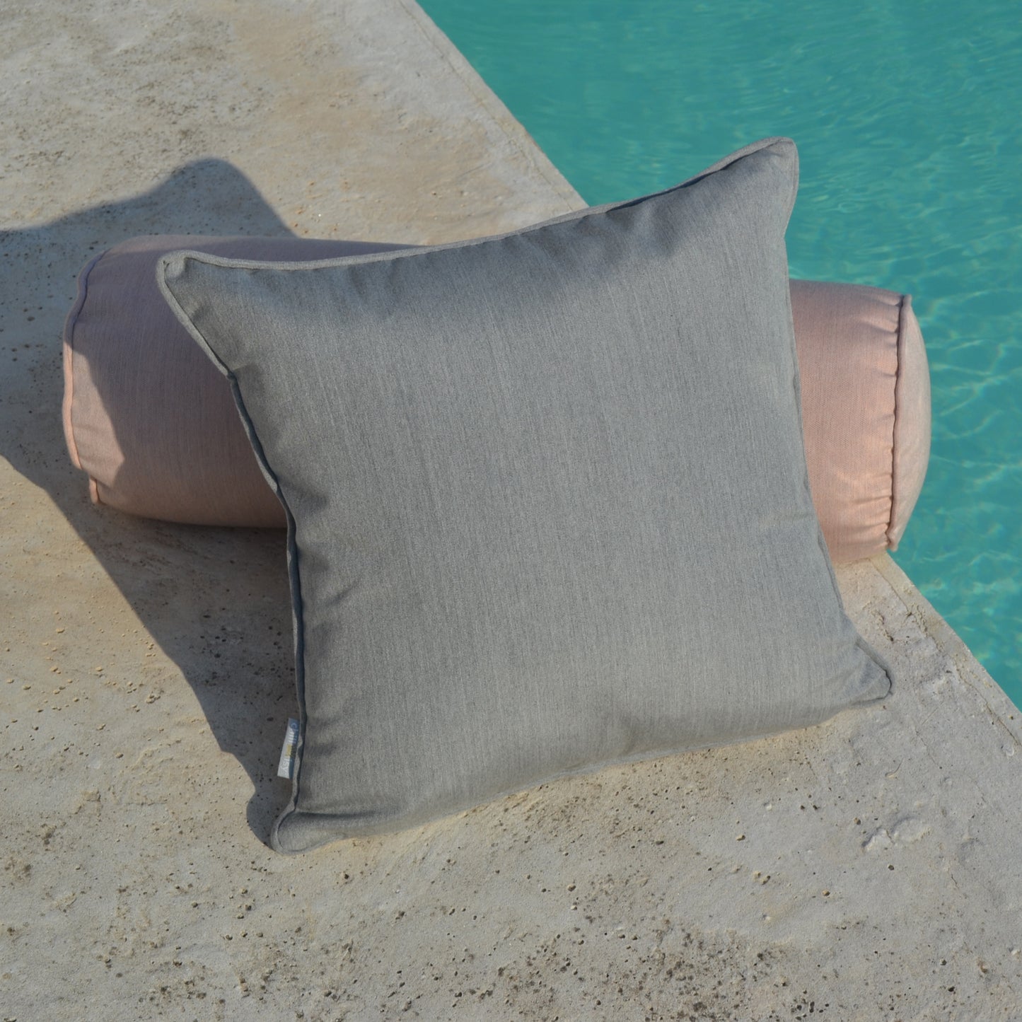 Summertime Premium cushion with piping - Stone Grey