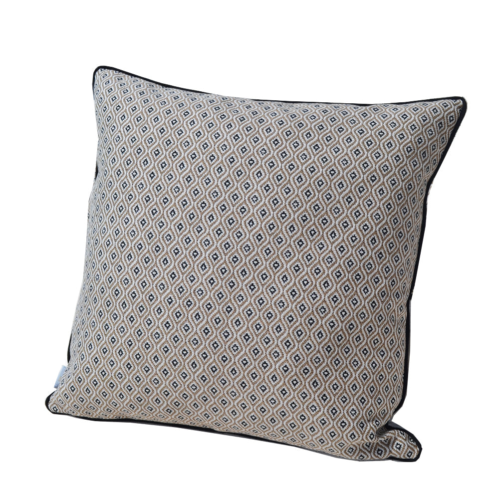 Kissen Sunbrella Komo Raffia Grau Melange  Für die Verwendung: Indoor und Outdoor  Bohemian Style Kissen für den Außen- und Innenbereich in der natürlichen Farbkombination Beige, Taupe, Weiß, Schwarz und Grau Melange.