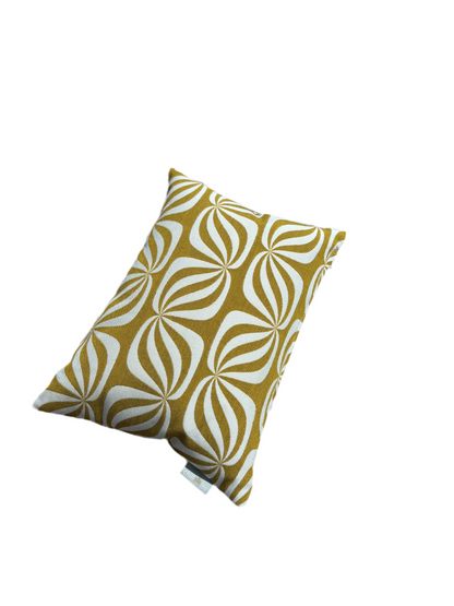chillisy PICCOLINO Schwimmkissen und Reisekissen 30x40 cm im Goldfalter Design – ultraleichtes Luxus Outdoor Kissen für Pool, Strand und Reise, hergestellt in Deutschland.