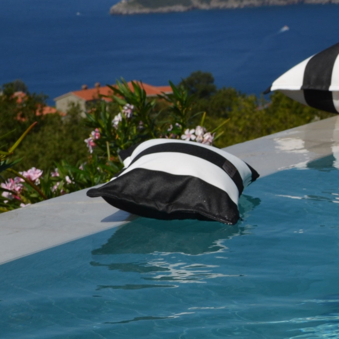 Pool beanbag SVETI STEFAN black/white