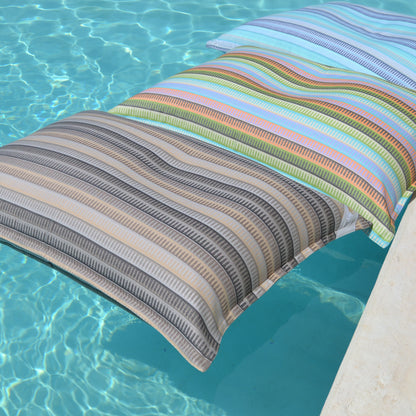 Pool Sitzsack Menorca von chillisy, Farben: Beige und Taupe Erdtöne.