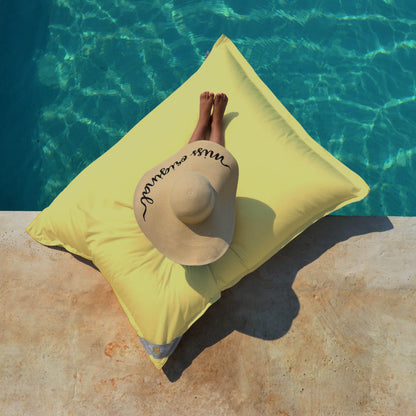 Pool Sitzsack Junior 130x100 cm Limone Gelb von chillisy hergestellt in Deutschland auf dem Pool, Wasser und an Land verwendbar. 