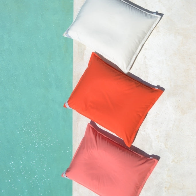 Sitzsack für Outdoor und Indoor, Farbe: Grapefruit Pink, Hummer Orange, Weiß. Hergestellt in Deutschland von chillisy.