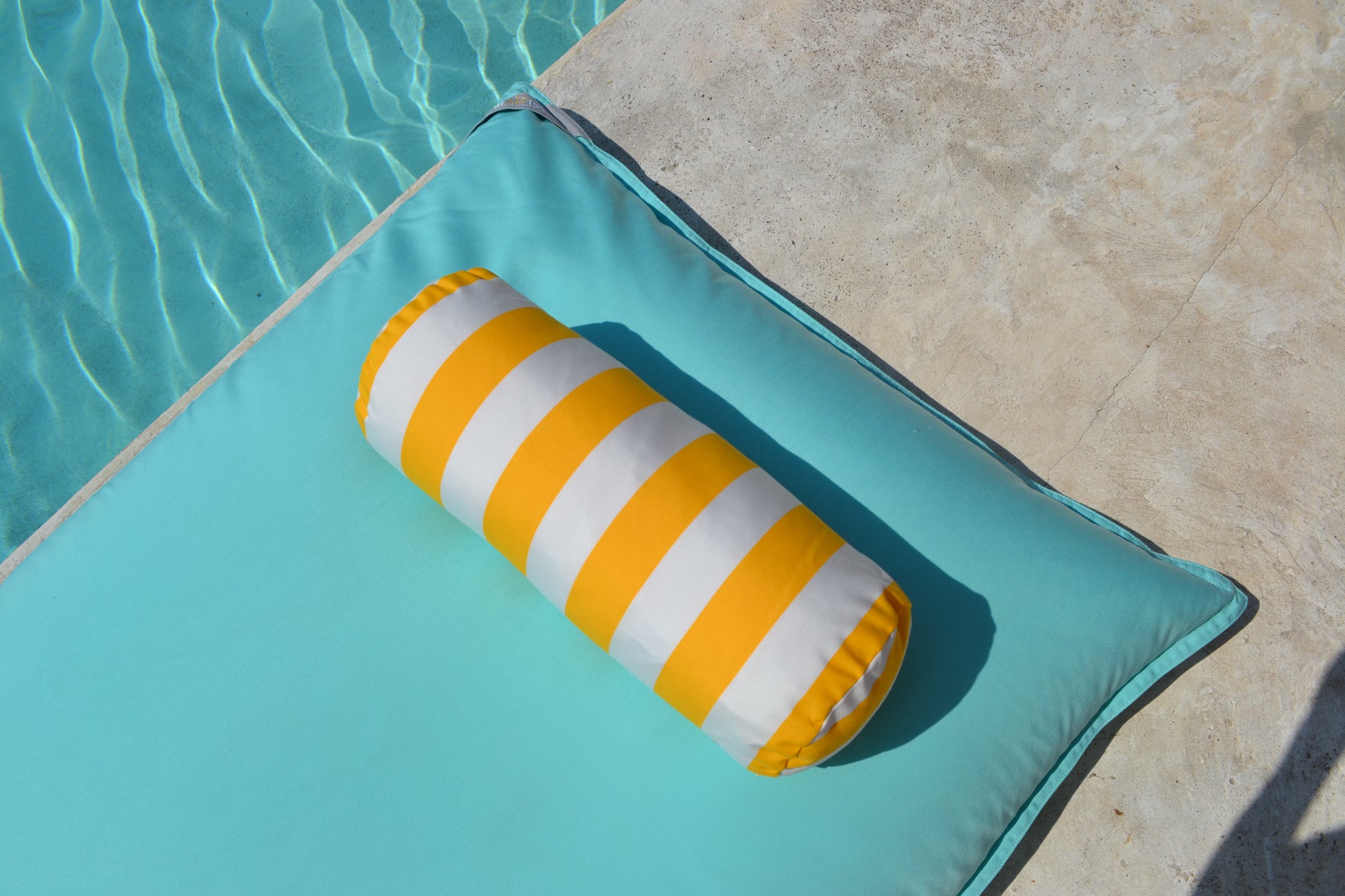 Pool Sitzsack Premium Poolkissen,  Schwimmrolle Gelb Weiß gestreift, Luxus Luftmatratze,  Farbe: Mint Türkis, schwimmende Liege, chillisy