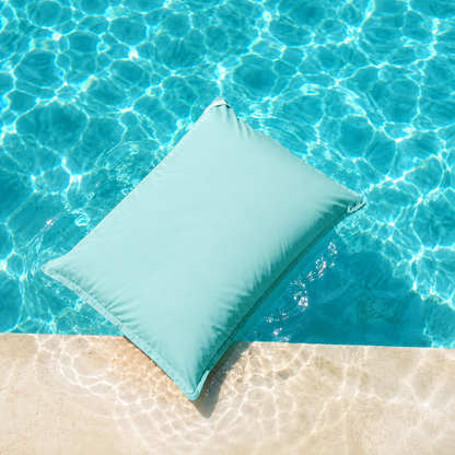 Wasserdichter Pool Sitzsack in Mint von chillisy hergestellt in Deutschland. 5 Jahre Garantie.