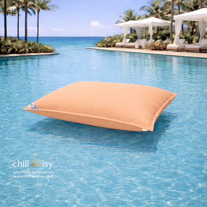 Premium Poolkissen Maxi 190x130 cm von chillisy in Apricot im Pool mit Meeranschluss treibend.