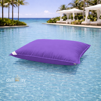 Premium Poolkissen Maxi 190x130 cm von chillisy in Flieder Lila im Pool mit Meeranschluss treibend.