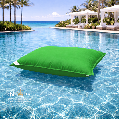 Premium Poolkissen Maxi 190x130 cm von chillisy in Grasgrün Grün Pool mit Meeranschluss treibend.