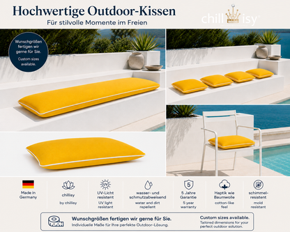Gelbe chillisy® Outdoor Sitzkissen Summertime mit weißem Keder auf moderner Terrassenbank am Pool auch Wunschgrößen fertigen wir für Sie – hochwertige Gartenkissen Made in Germany