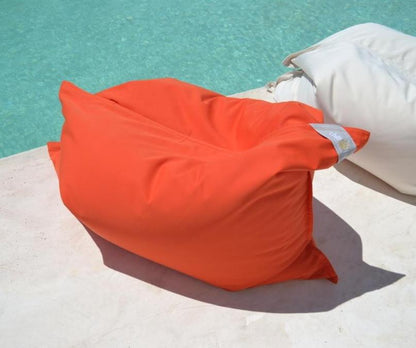 Sitzsack für Outdoor und Indoor, Farbe:  Hummer Orange. In Perfektion hergestellt in Deutschland von chillisy.