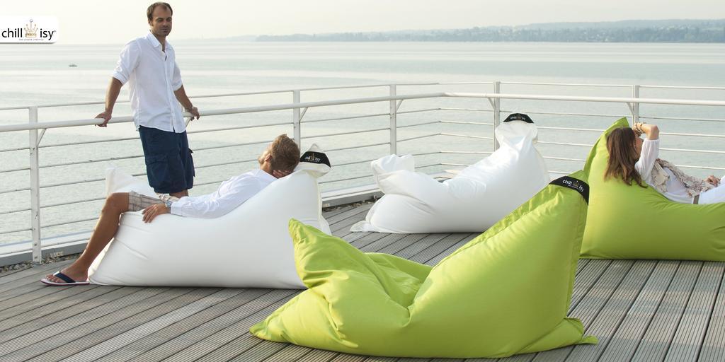 Sitzsack für Outdoor und Indoor, Farbe: Grasgrün, Weiß. Hergestellt in Deutschland von chillisy.