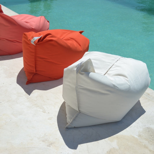 Sitzsack für Outdoor und Indoor, Farbe: Grapefruit Pink, Hummer Orange, Weiß. Hergestellt in Deutschland von chillisy.